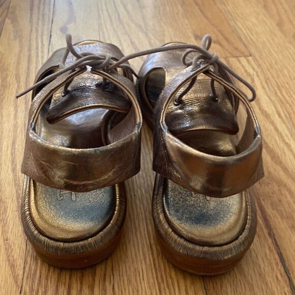 P. Monjo sz EU 38 crinkle gold bronze tie sandals hood pre owned condition - Picture 6 of 7